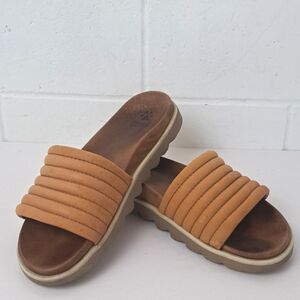 Cougar Women's Tan and Brown Slide Sandals